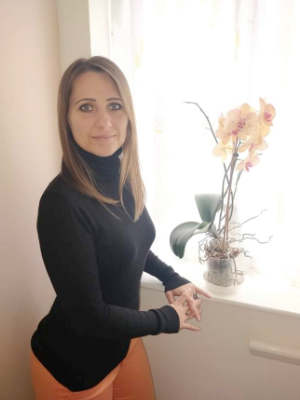 Aniko Hevizi - certified Clinical Hypnotherapist